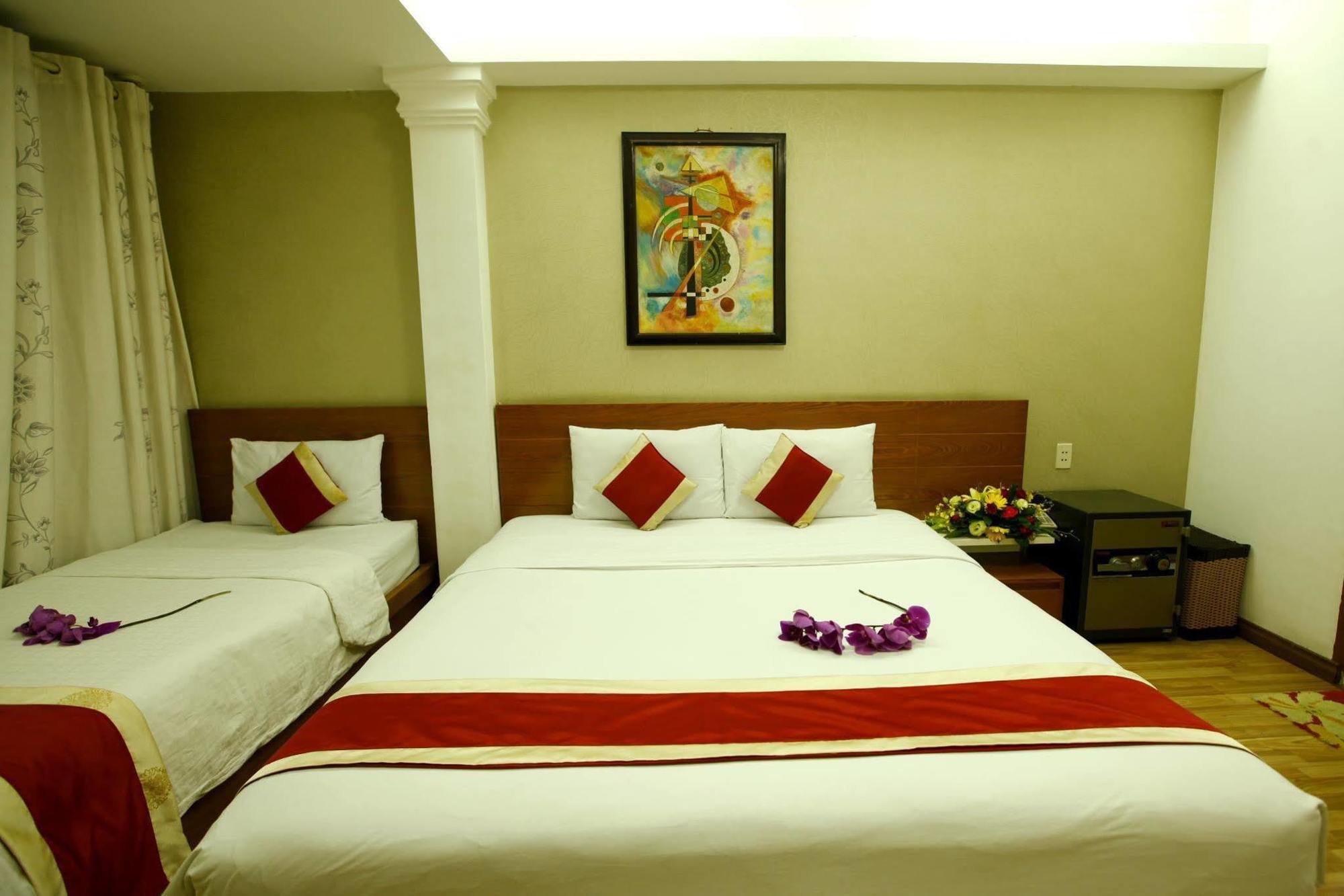 Lucky Star Saigon Hotel 2*